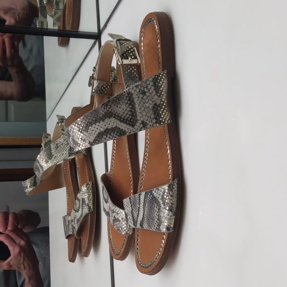 VINCE CAMUTO LEATHER SNAKE PRINT STRAPPY SANDALS - Picture 2 of 9